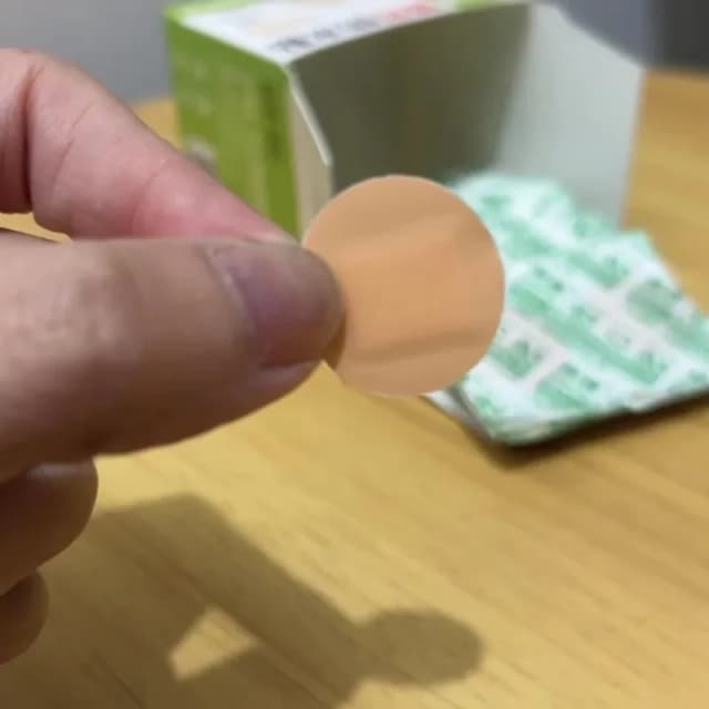 100 sztuk/zestaw Mini okrągły plaster kolor skóry opatrunek na rany plaster oddychająca wodoodporna bandaże samoprzylepne taśma