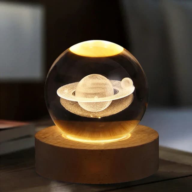 Unikalna lampa z kryształową kulką 3D z projekcją galaktyki i planet. Lampka nocna USB zapewniająca przytulną atmosferę. Kula plazmowa