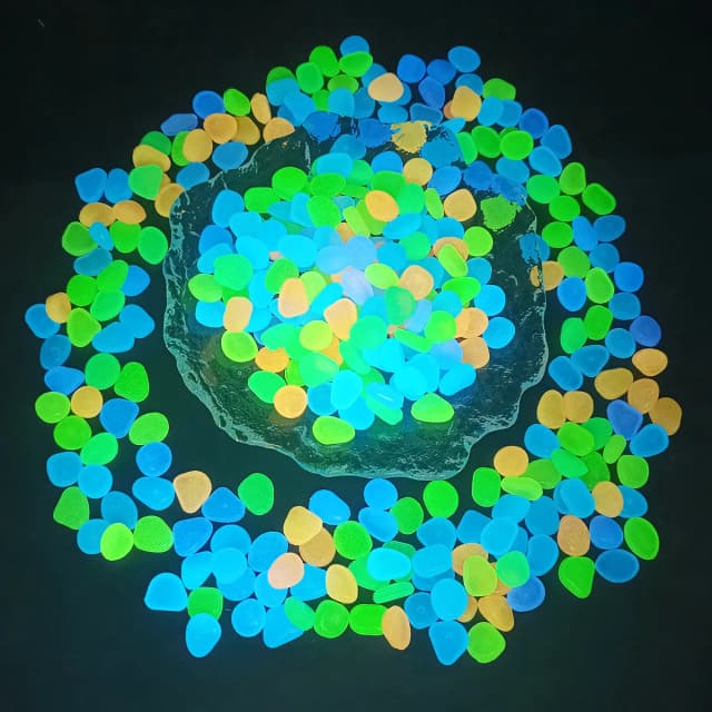 100PCSLuminous kamień ogrodowy akwarium krajobraz świecący w ciemności dekoracja kamienna sztuczny fluorescencyjny kolor gęsi kamień